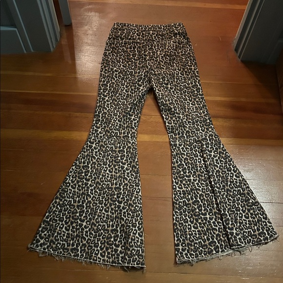 Free people high waisted leopard print flared pants - Picture 3 of 6